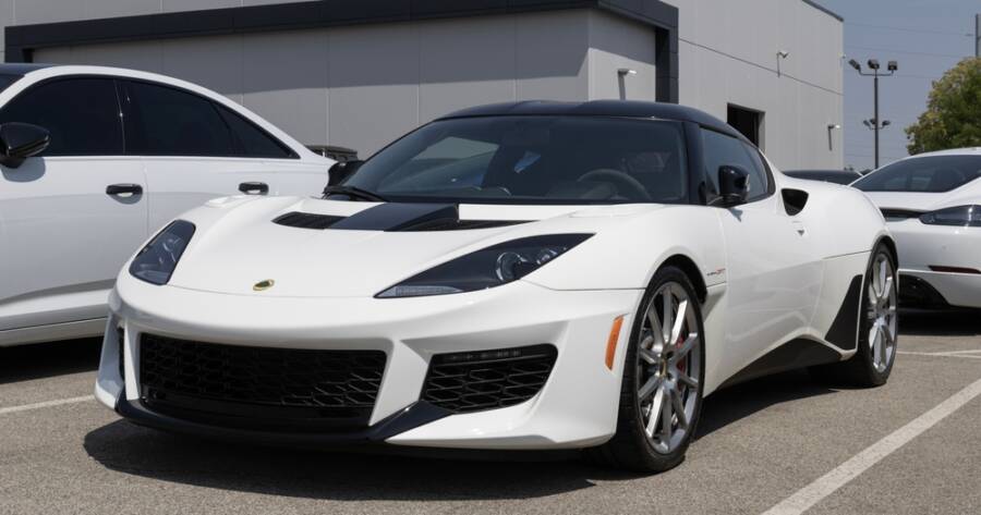 15 Cars With Incredible Power-to-Weight Ratios