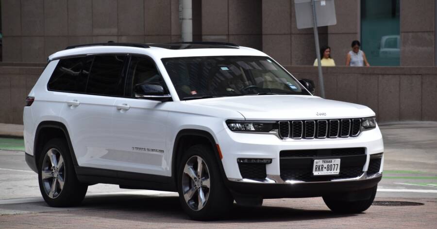Inside The 2022 Jeep Grand Cherokee